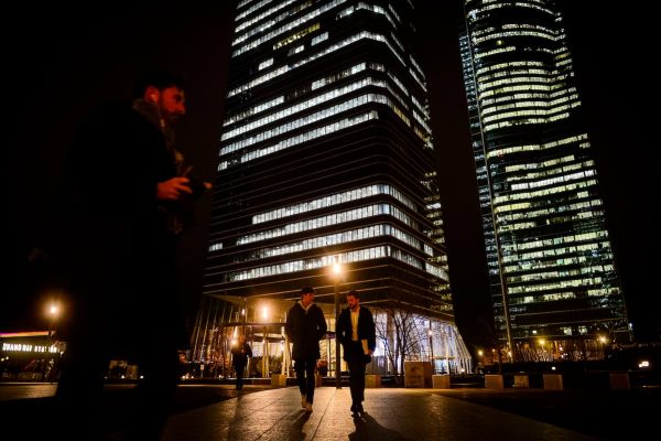 Medio millón de empleados no cobran sus horas extra, el agujero que quiere tapar Trabajo con el refuerzo del registro horario | Economía EL PAÍS