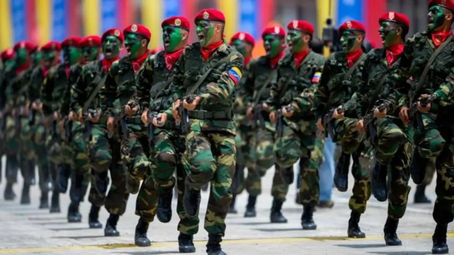 Padrino: las espadas redentoras del Ejército han estado en batalla permanente