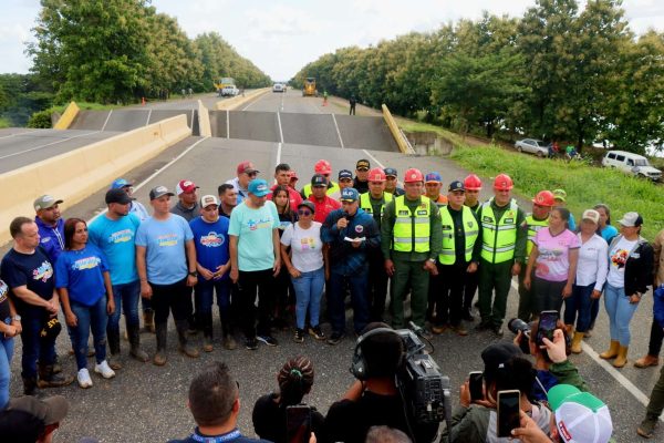 Reconstruirán paso por autopista José Antonio Páez tras colapso de puente Reconstruirán paso por autopista José Antonio Páez tras colapso de puente