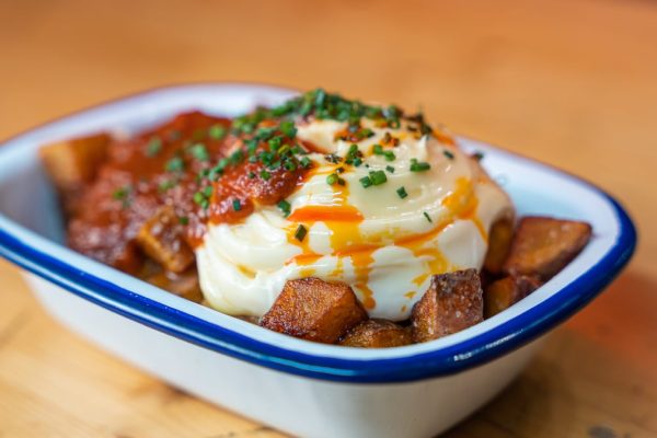 Veintidós bares y restaurantes en España donde comer unas patatas bravas de sobresaliente | El Comidista | Gastronomía EL PAÍS