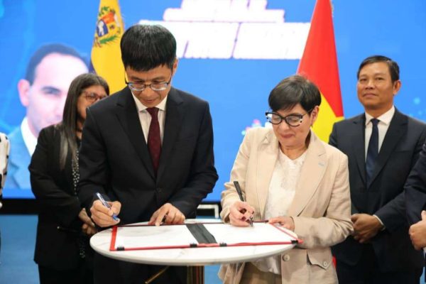 Venezuela firma memorándum con Instituto Tecnológico de Vietnam