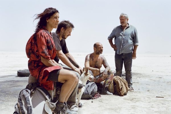 ‘Sirât’: imágenes y sonidos hipnóticos que me dejan colgado | Cine: estrenos y críticas EL PAÍS