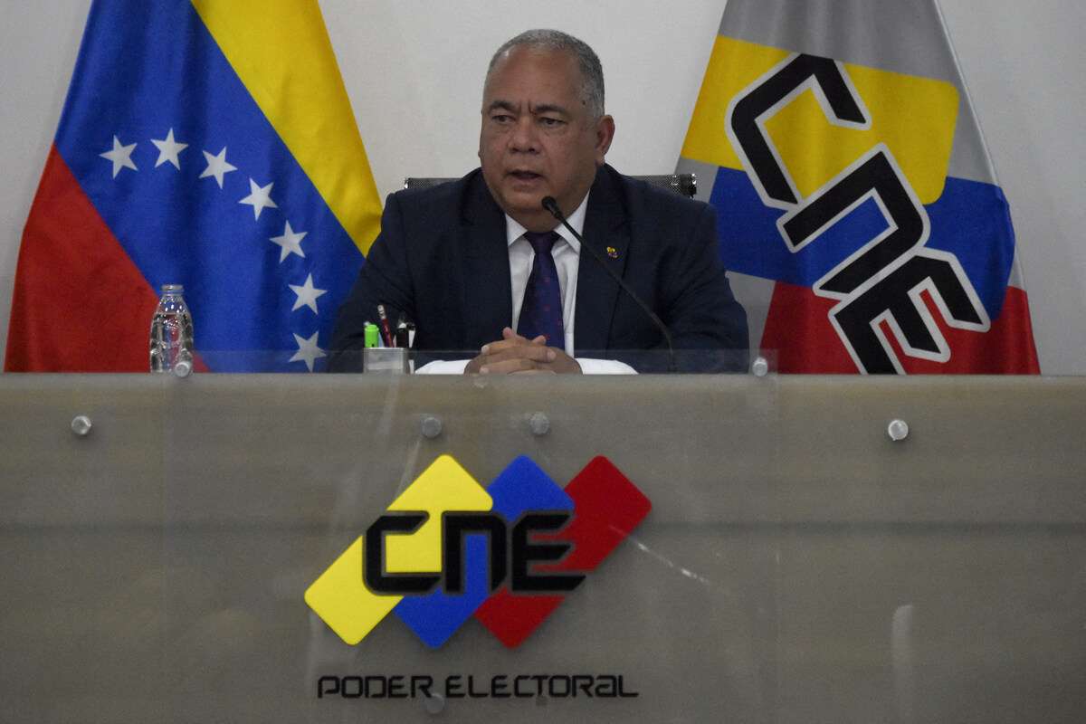 Amoroso recibe a los veedores internacionales como garantía de pulcritud