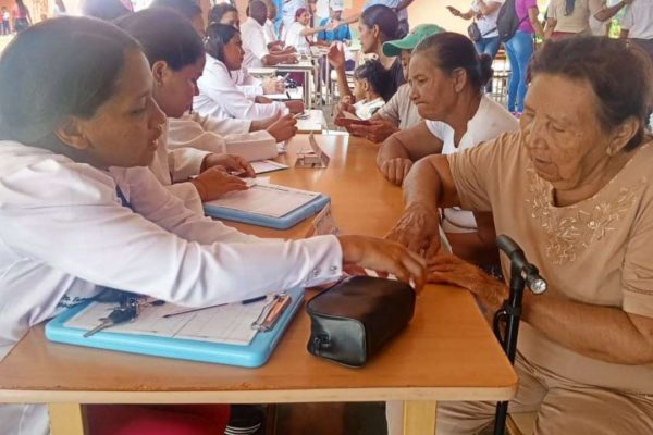 Atención médica reciben los cultores de Chaguaramas en Guárico Atención médica reciben los cultores de Chaguaramas en Guárico
