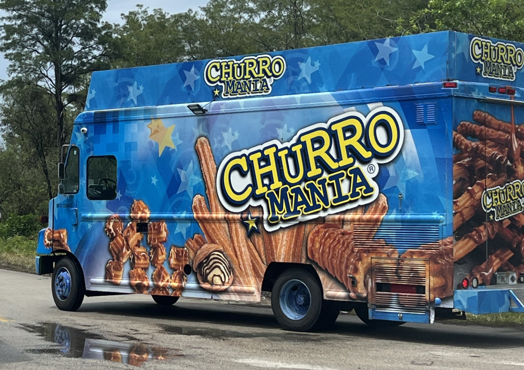 Churromanía patrocina cárcel de Trump en Florida y obtiene repudio en las redes