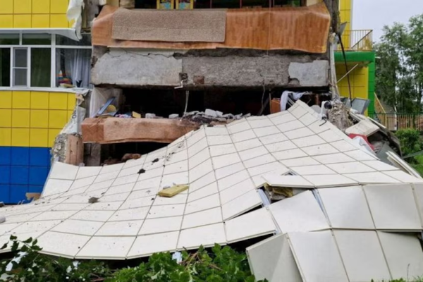 Colapsó parte del edificio de un jardín de infantes en Kamchatka tras el terremoto de magnitud 8.8