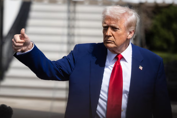 Donald Trump amenaza con imponer aranceles del 10 % a países alineados con los Brics Donald Trump amenaza con imponer aranceles del 10 % a países alineados con los Brics