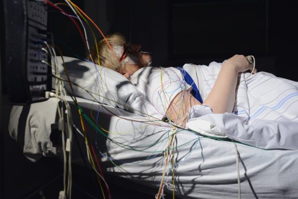 Dormir con altas temperaturas aumenta el riesgo de apnea, además de reducir el tiempo de sueño | Salud y bienestar EL PAÍS