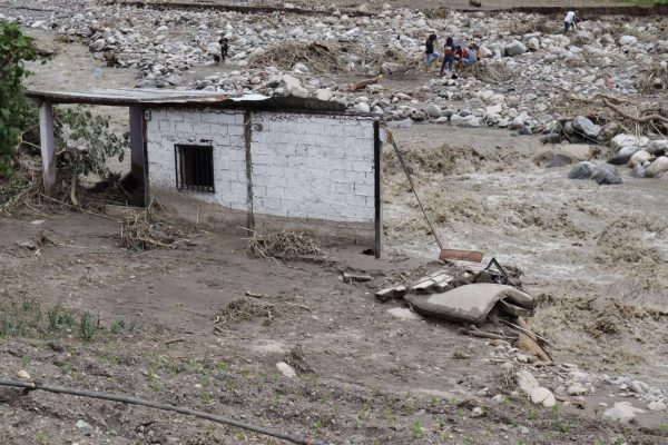 Ejecutivo garantiza atención frente a ondas tropicales que afectan al país