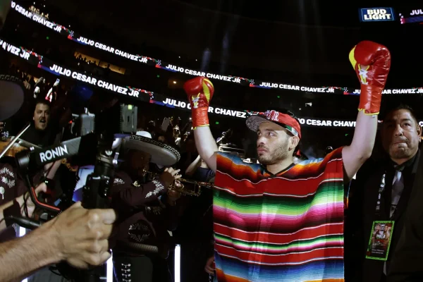 El boxeador mexicano Julio César Chávez Jr. a punto de ser deportado