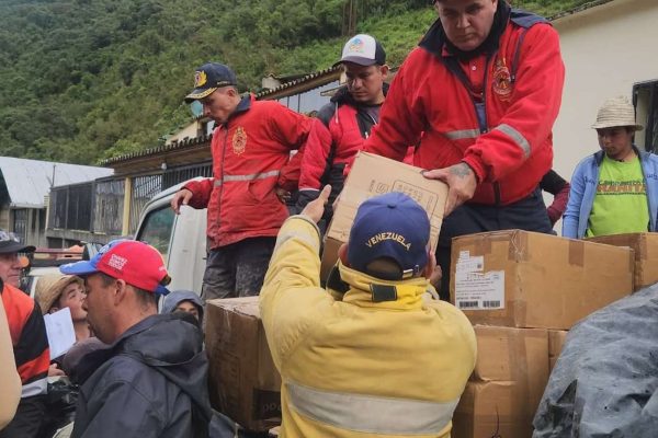 En Trujillo distribuyen alimentos e insumos a afectados por las lluvias