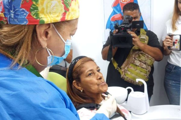 Entregan 60 prótesis dentales gratuitas en La Guaira Entregan 60 prótesis dentales gratuitas en La Guaira