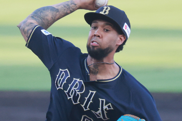 Espinoza y Machado encaminaron triunfo de Orix