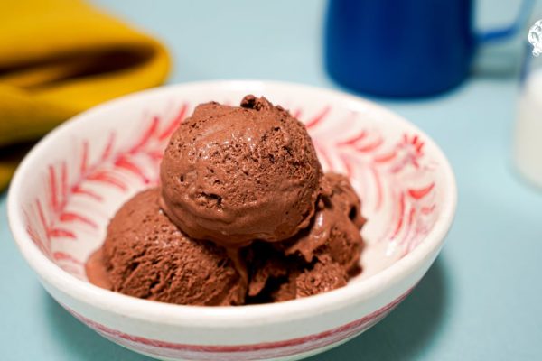 Helados de tres ingredientes sin máquina: ¿milagro casero o nuevo timo de las redes? | El Comidista | Gastronomía EL PAÍS