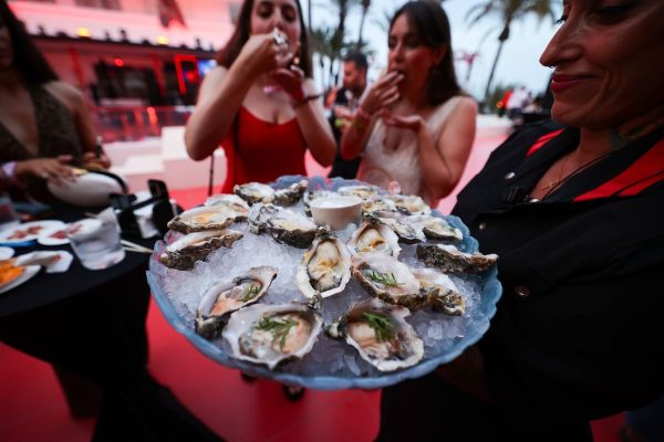 Ibiza: Una isla, dos veranos: hotelazo y ostras un día; pizza y camping al siguiente | Economía EL PAÍS