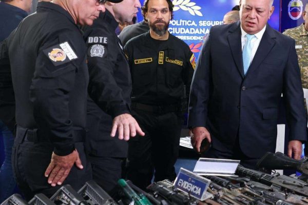 Incautan 10 fusiles durante la operación El Morro