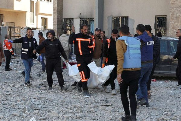Israel bombardea y mata 9 palestinos en ataque a hospital
