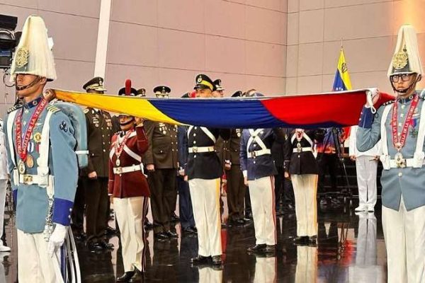 Izada de bandera en el Panteón Nacional da inicio a celebración del 5 de julio Izada de bandera en el Panteón Nacional da inicio a celebración del 5 de julio