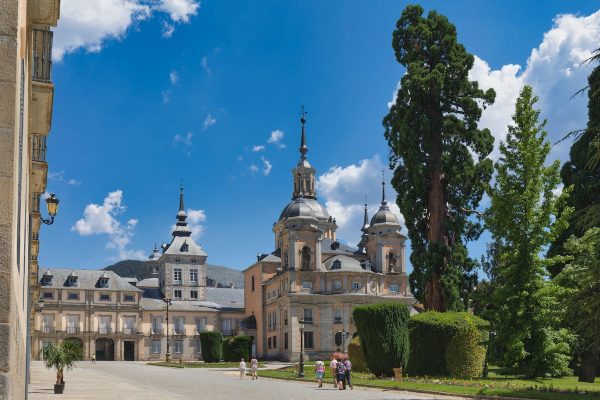 Las ‘Highlands’ de Segovia: bosques, palacios, castillos, whisky… y mucho cordero | Lonely | El Viajero EL PAÍS