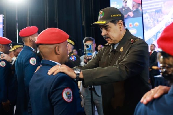 Maduro ascendió a 464 funcionarios de la DGCIM y Guardia Presidencial