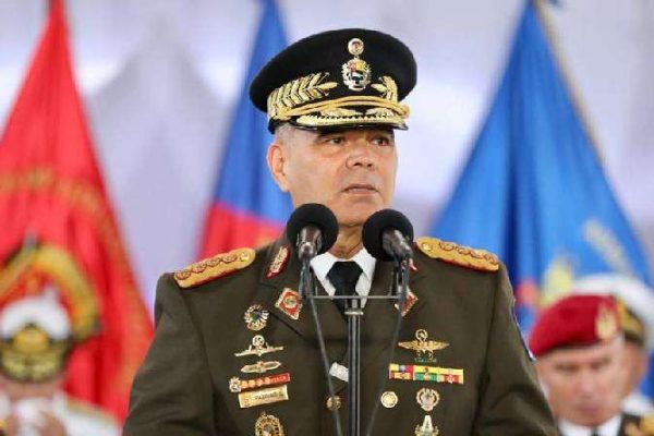 Ministro Padrino destaca moral y lealtad durante ascensos a oficiales y tropas de la Fanb