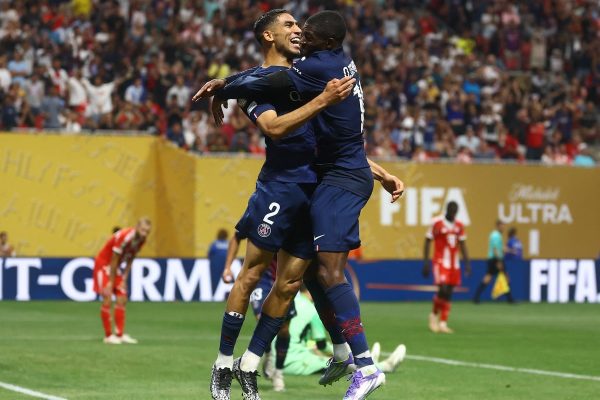 PSG-Bayern: un campeón tumba a otro campeón | Mundial de clubes 2025 Hakimi y Dembélé celebran el gol de este último que significó el definitivo 2-0.