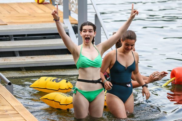 París autoriza a bañarse en el río Sena tras más de 100 años París autoriza a bañarse en el río Sena tras más de 100 años