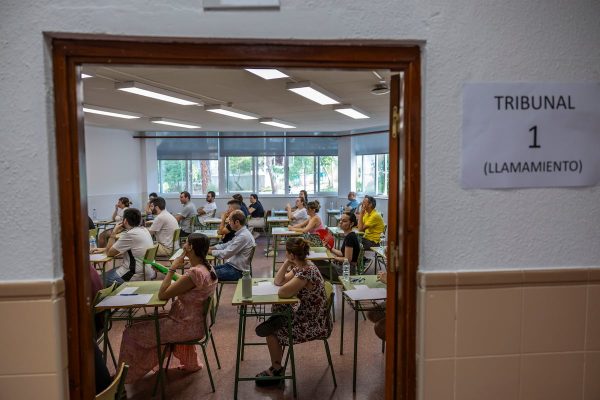 Polémica con las cifras ‘fantasma’ de la próxima Oferta de Empleo Público | Economía EL PAÍS