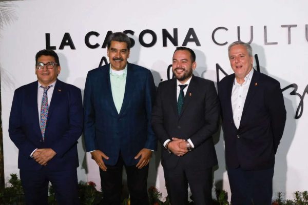 Presidente Maduro se reunió con delegación colombiana para fortalecer lazos de cooperación Presidente Maduro se reunió con delegación colombiana para fortalecer lazos de cooperación