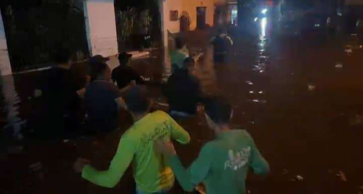 Reportan anegaciones por lluvias en varias zonas de Maracay