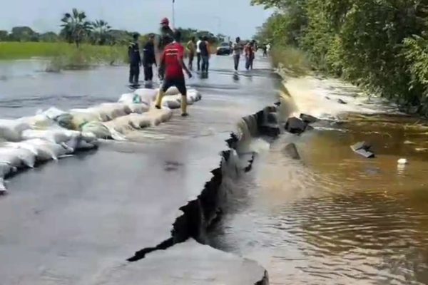 Reportan nuevo socavamiento en carretera nacional Apure-Guárico
