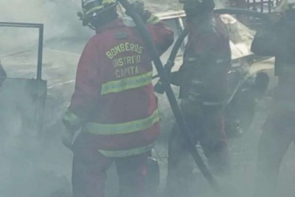 Un fallecido tras incendio en Los Frailes de Catia Un fallecido tras incendio en Los Frailes de Catia