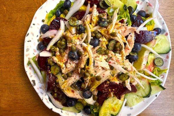 Una sección mensual para solucionar las comidas y cenas del día a día, con consejos para sacar el máximo partido a cada preparación, ingredientes que facilitan la vida y platos de temporada: Póntelo fácil en julio: 20 platos fríos fáciles para combatir el calor | El Comidista | Gastronomía EL PAÍS
