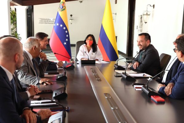 Venezuela y Colombia revisan agenda energética bilateral