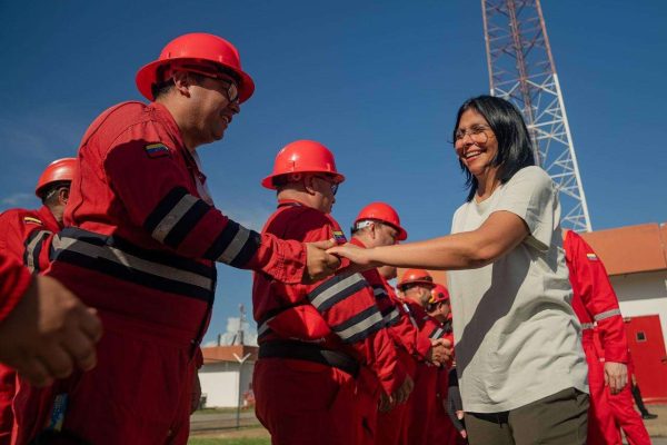 Delcy Rodríguez supervisó producción de aceites y lubricantes en Pdvsa Vassa