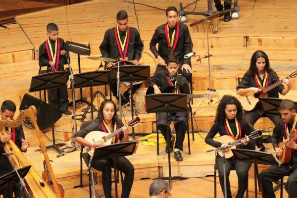 Dos orquestas de El Sistema entregan su música en concierto