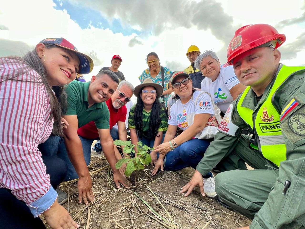 En Barinas realizan mega jornada de reforestación