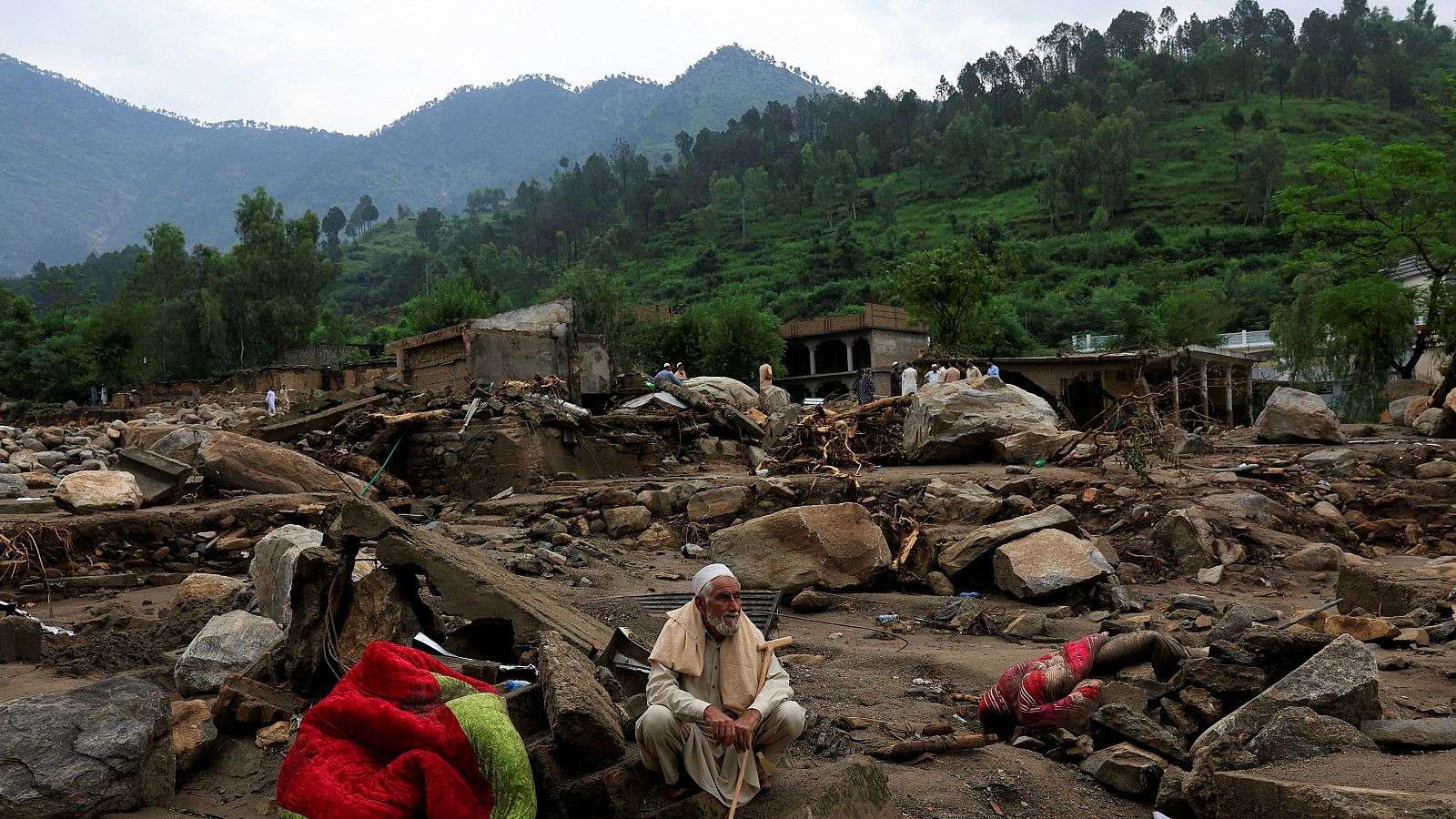 Lluvias en Pakistán dejan más de 350 muertos en 48 horas