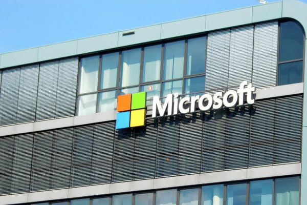 Microsoft cierra ejercicio con un beneficio de 101.832 millones de dólares, un 15% más