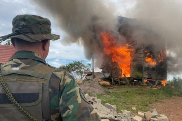Padrino López instruyó estar alerta con las mafias trinitarias y guyanesas