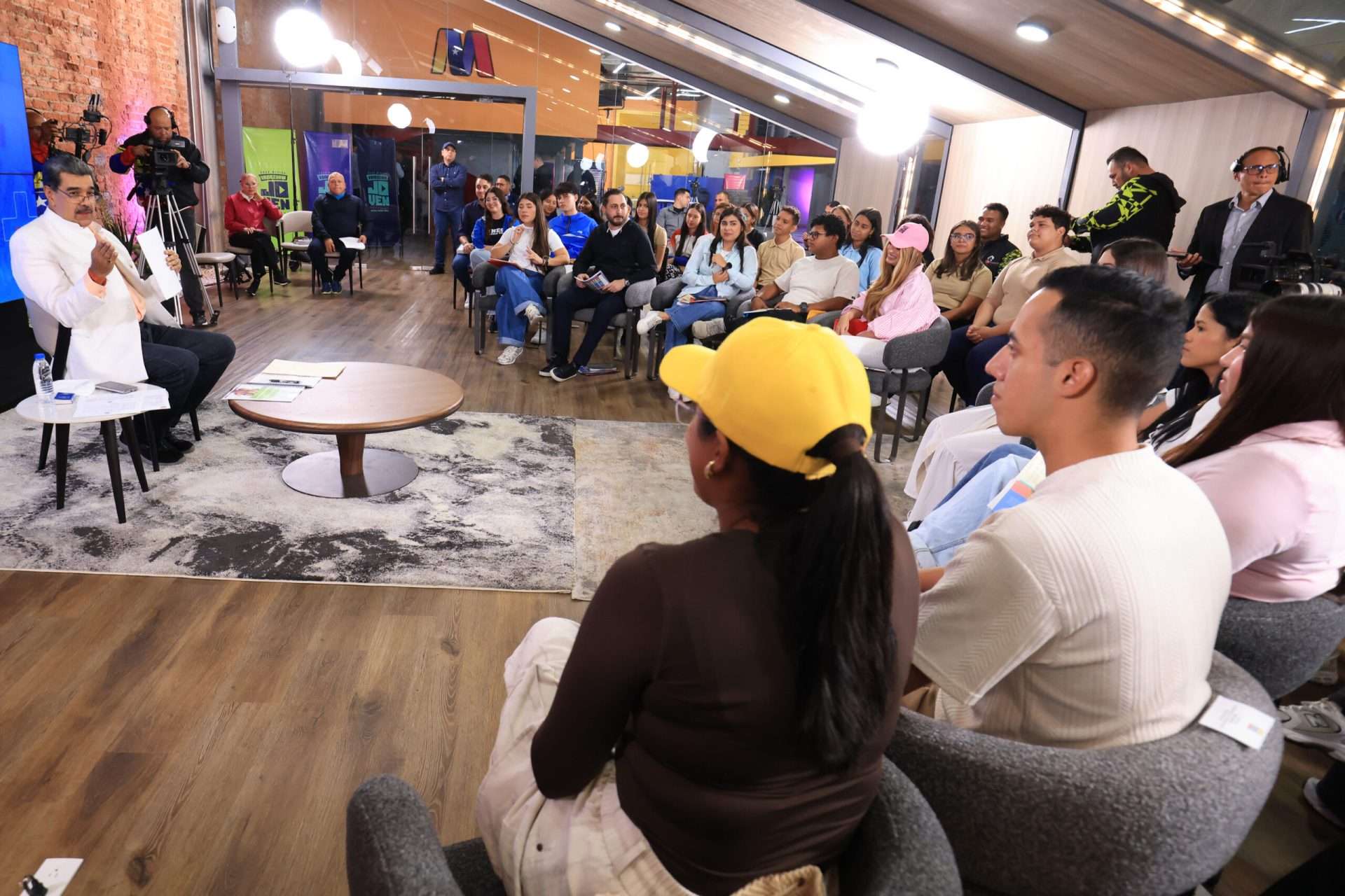 Maduro adelanta la Navidad con la apertura de 177 ferias este 1 de octubre