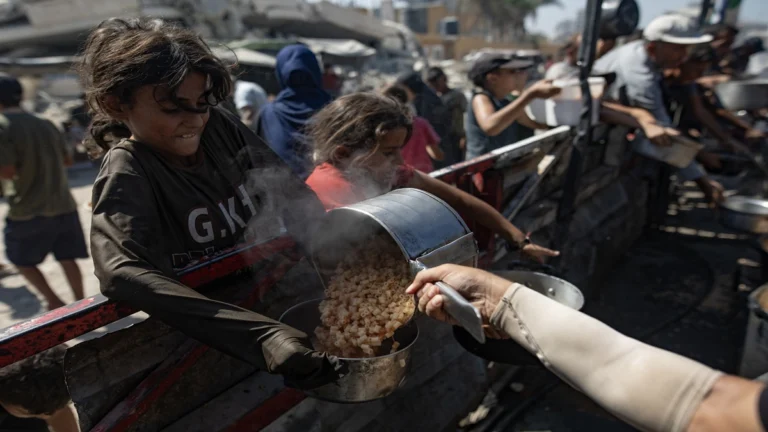 Suman 145 niños muertos de hambre en Gaza debido al bloqueo israelí