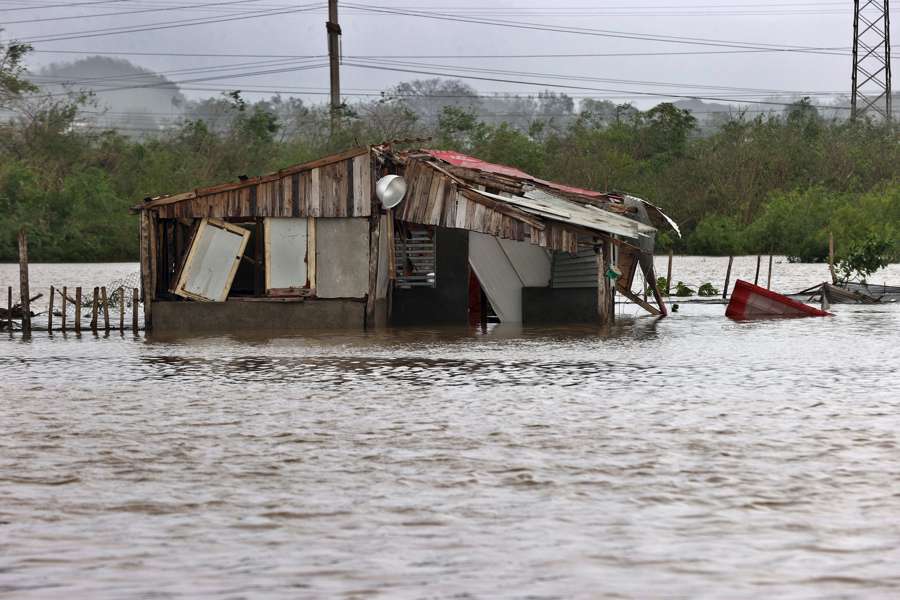 Cuba comienza a evaluar daños tras el paso de huracán Melissa