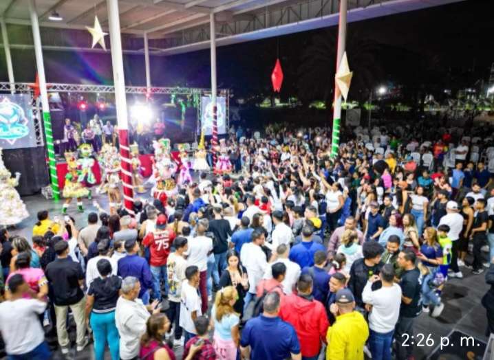 Encienden la Navidad en el Parque Acuático de Maracay