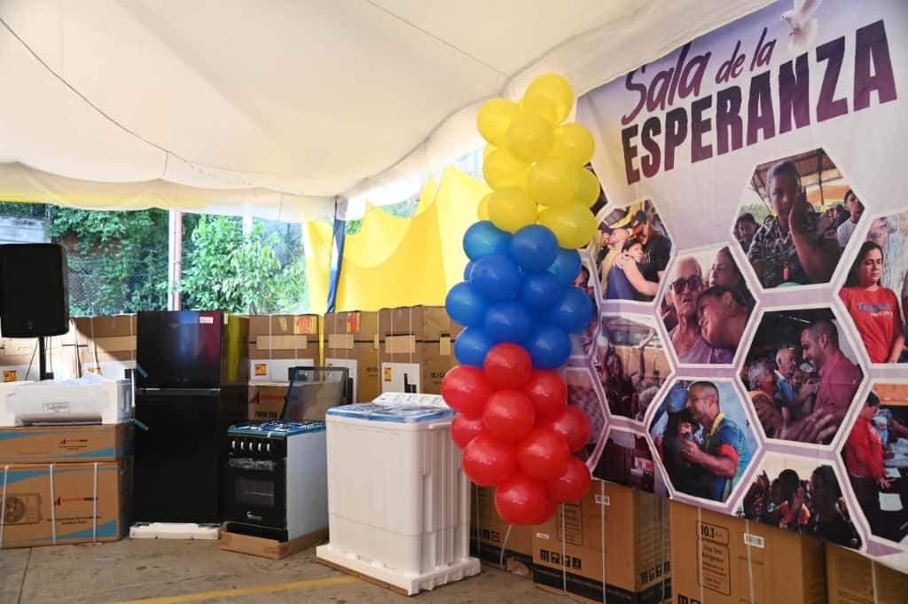 Entregan ayudas a 151 familias de La Guaira y a 25 pacientes