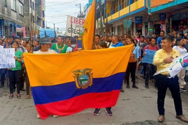 Indígenas de Ecuador se mantienen en resistencia Indígenas de Ecuador se mantienen en resistencia