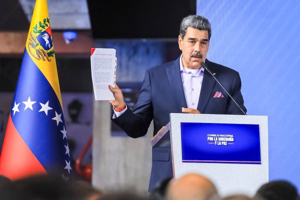 Maduro rechaza de plano un “cambio de régimen” y carga contra “los golpes de la CIA” en América Latina EL PAÍS