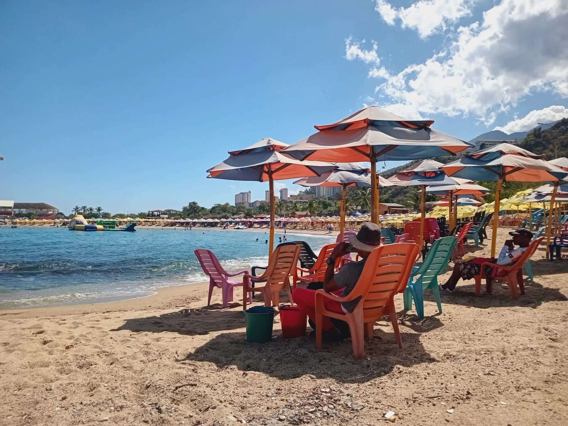 Playas de La Guaira reabren luego del mar de fondo