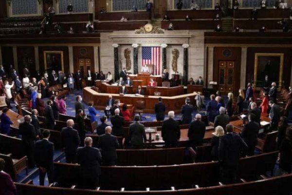 Senado de EEUU aprueba anular aranceles globales de Trump