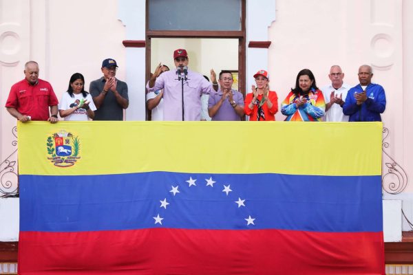 Soberanía, paz y unión cívico-militar-policial, escudo patrio frente al asedio imperial
